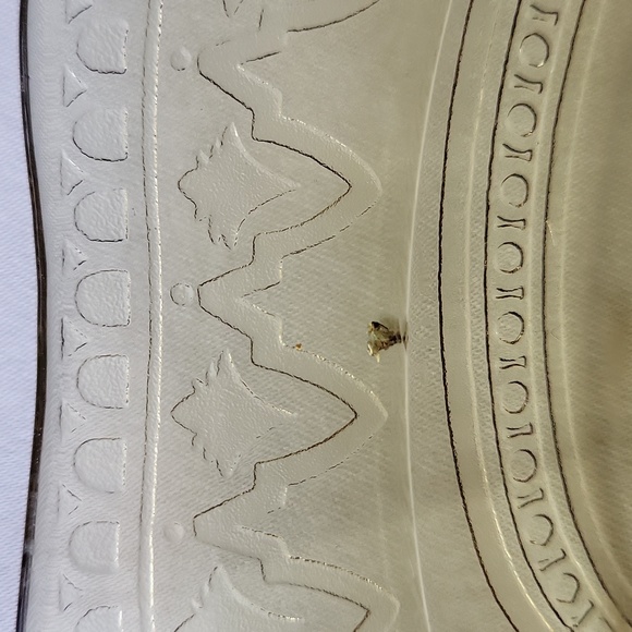 Vintage Glass Plate - 10 1/2 inches diameter - Picture 3 of 4